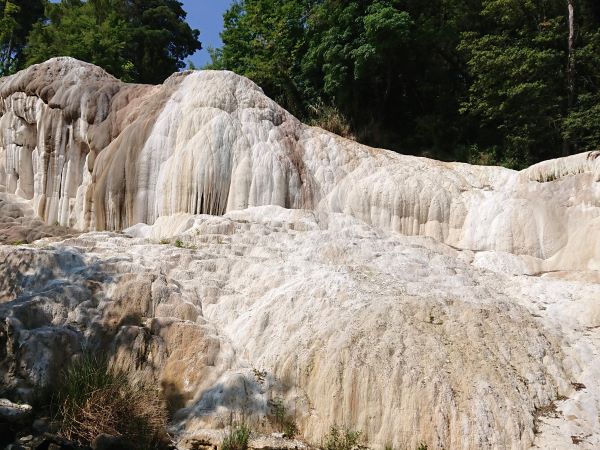 A Fehér Bálna fehér mésztufa-lerakódásai, Bagni San Filippo, Toszkána