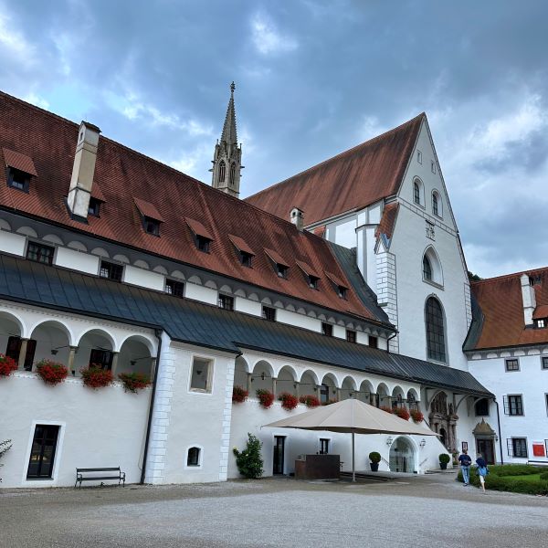 A Karthauzi klastrom temploma és udvara, Gaming, Ausztria
