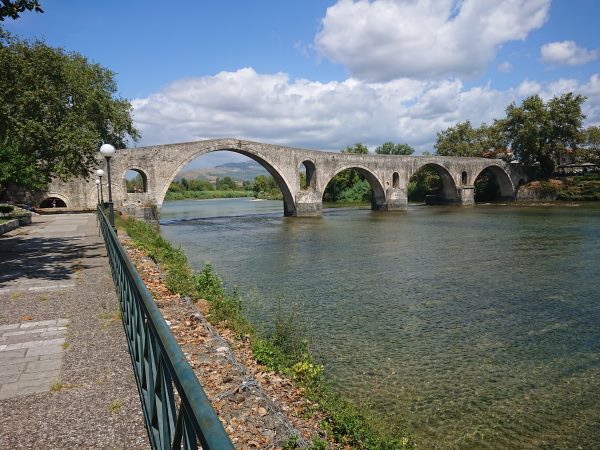 Arta hídja, Görögország