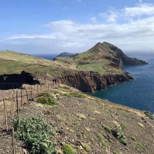 A Szent Lőrinc-félsziget (Ponta de São Lourenço) sziklás partja, Madeira