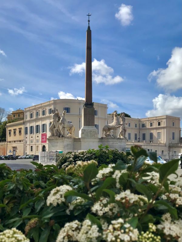 Quirinale tér, Castor és Pollux hatalmas lovas szobrai, Róma, Olaszország