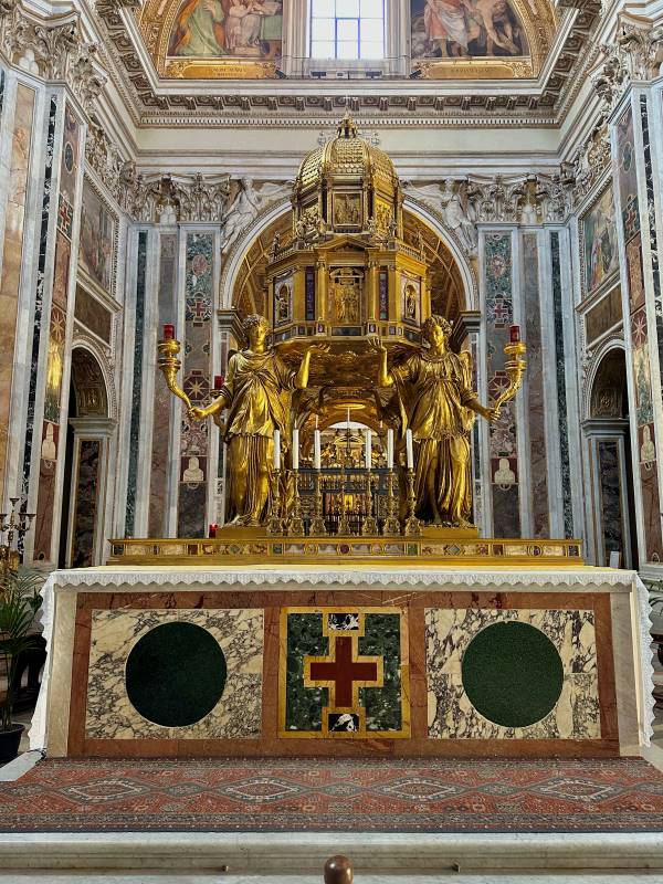 A Santa Maria Maggiore bazilika aranyozott oltára, Róma