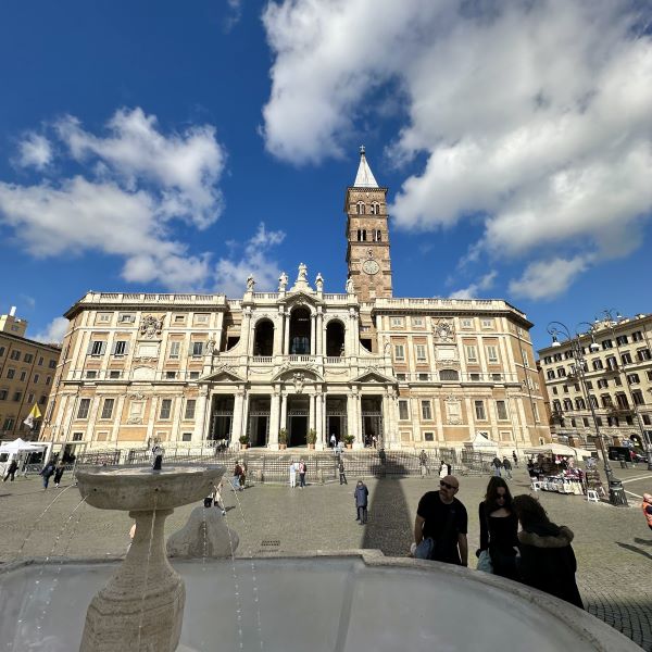 A Santa Maria Maggiore bazilika homlokzata és harangtornya, Róma
